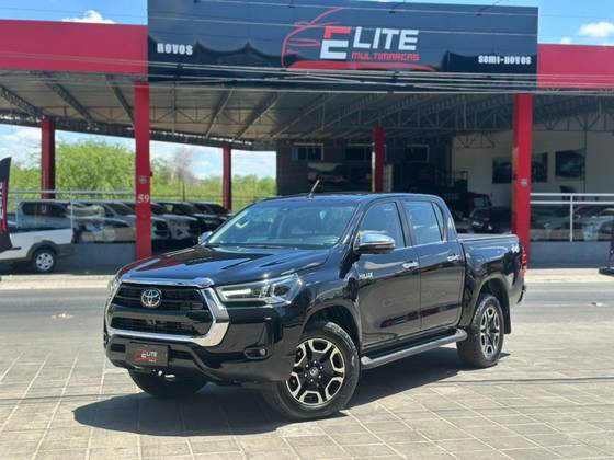 TOYOTA HILUX 2.8 D-4D TURBO DIESEL CD SRX 4X4 AUTOMÁTICO